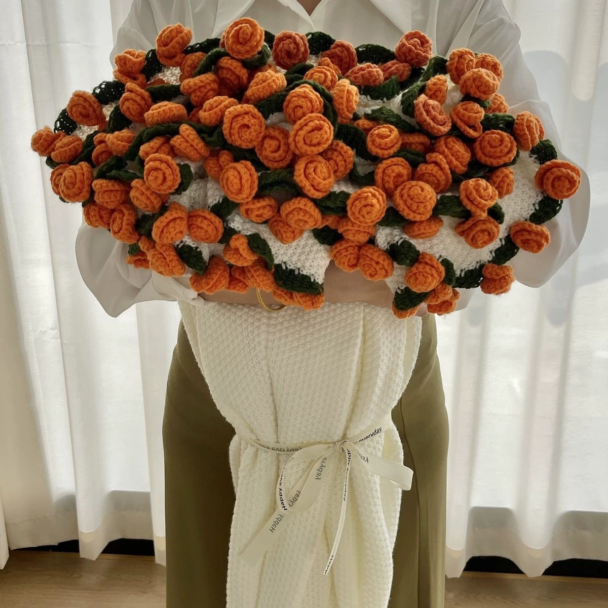 黄色い花のバラとユリのブーケブランケット